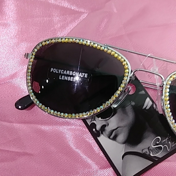 '23 SimplyVita sunglasses - Picture 2 of 5